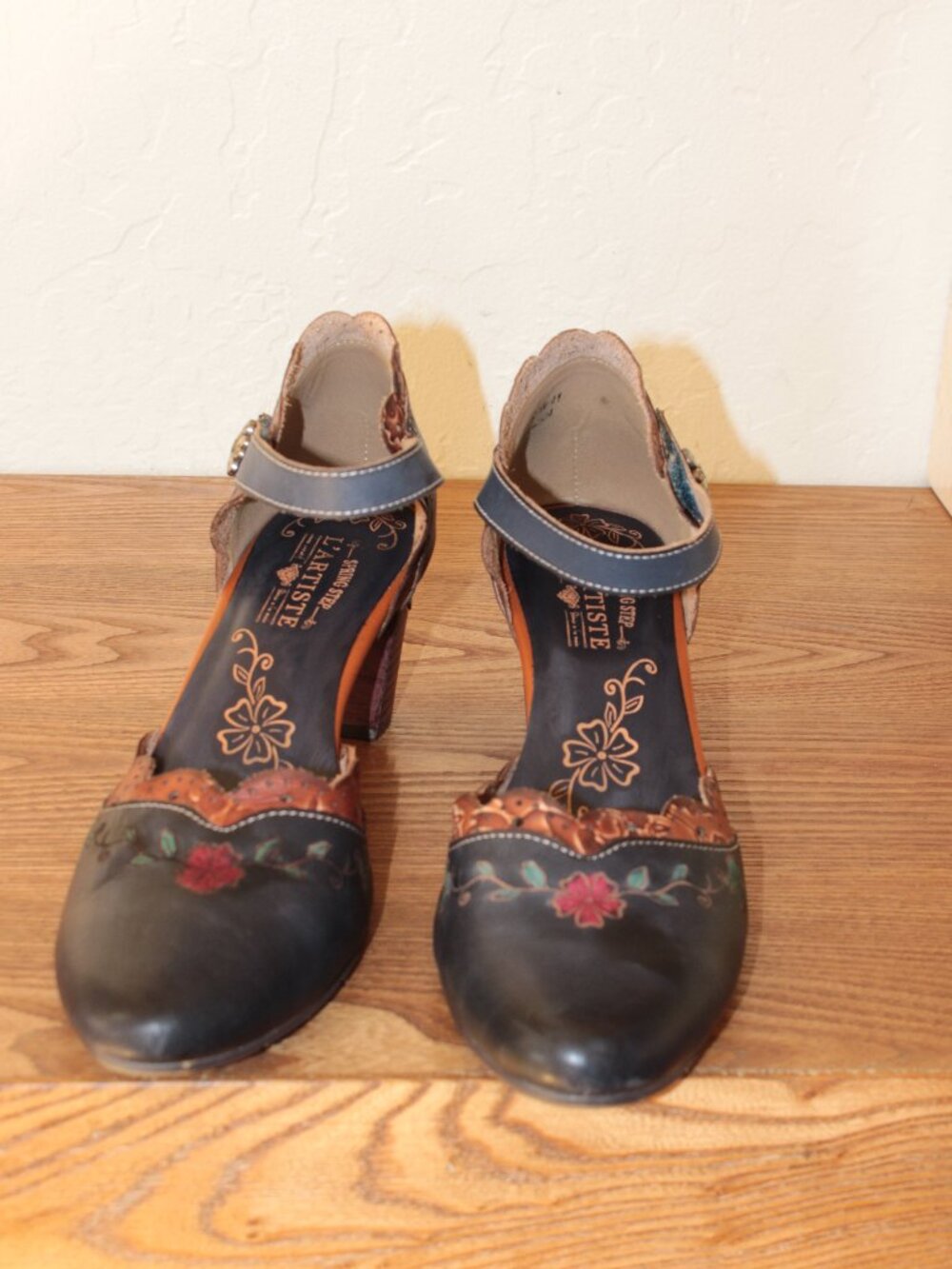 L’Artiste Spring Step Navy Floral Mary Jane Heels NIB - Picture 3 of 8